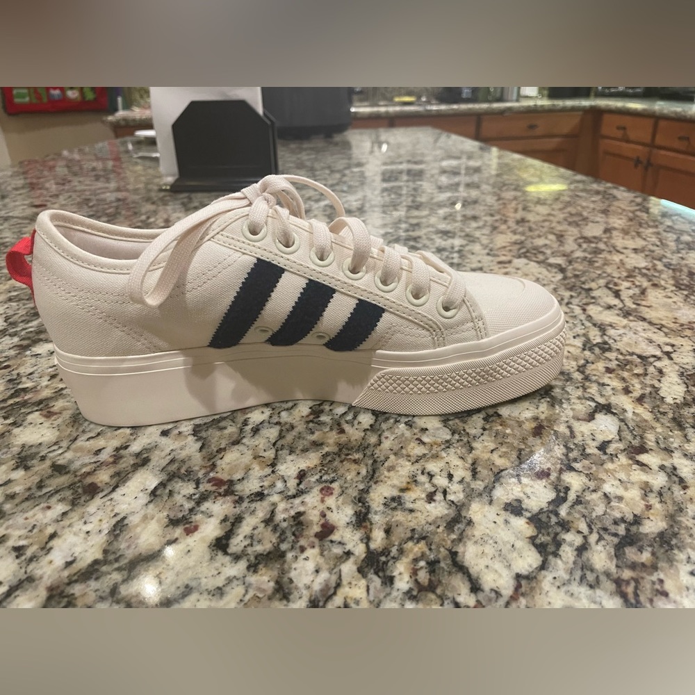 Adidas Nizza Platform Shoes.  BRAND NEW WITH OUT TAGS!   Women 9 1/2